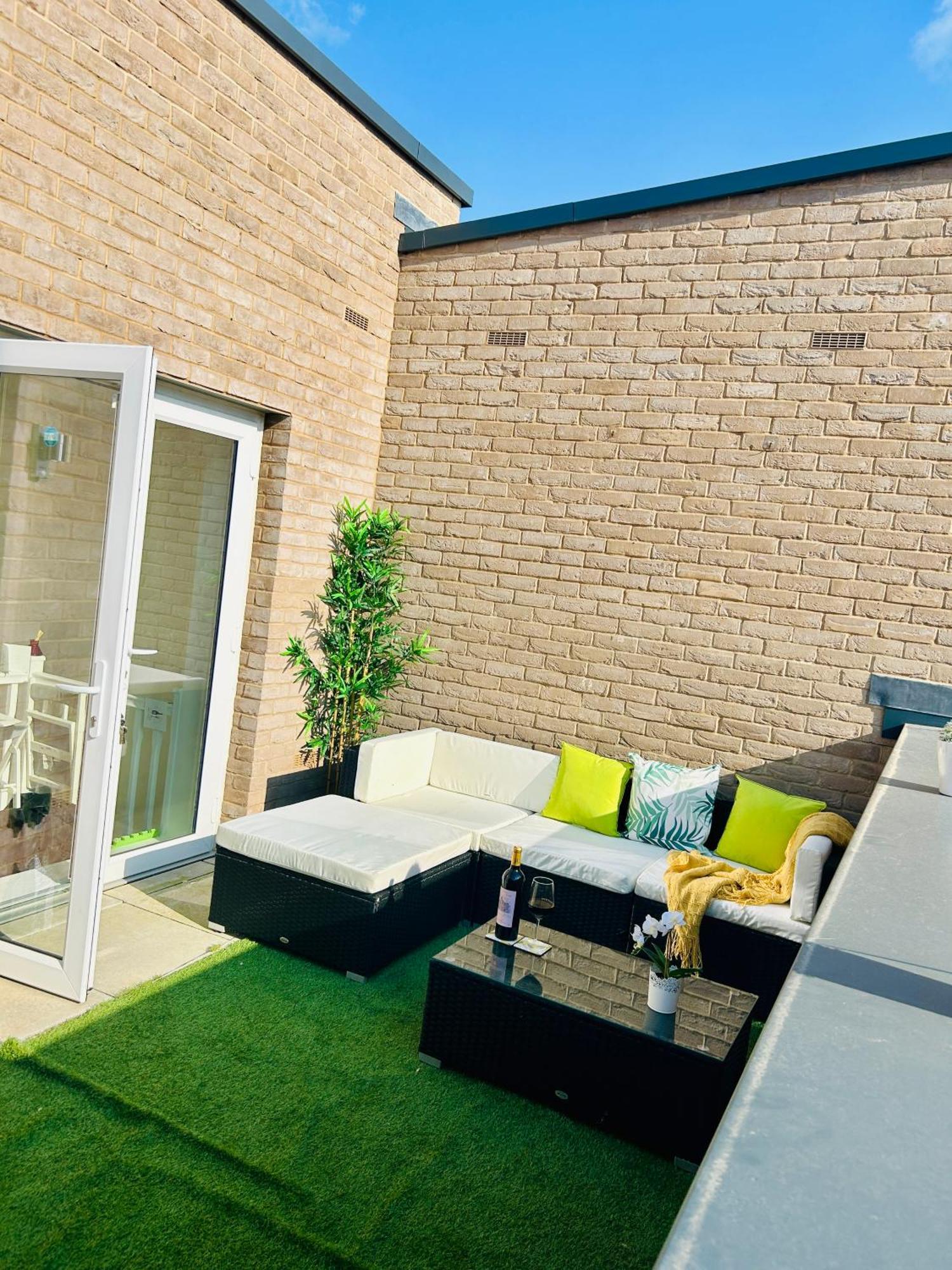 Comfortable Double Room & Single Room In Vibrant Hatfield Neighbourhood Exterior photo
