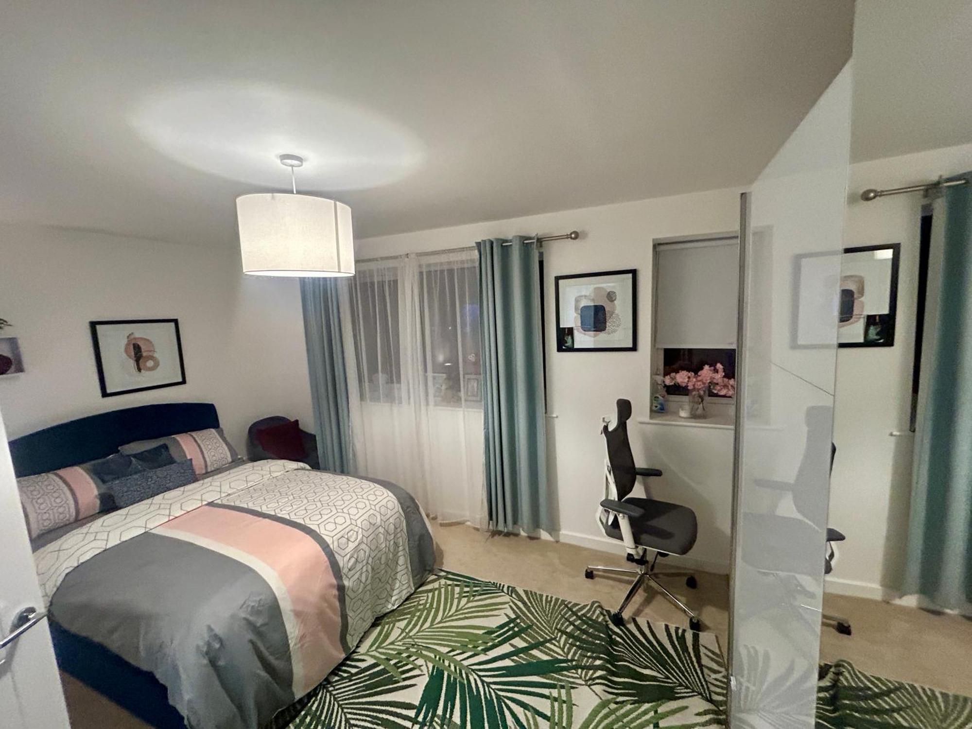 Comfortable Double Room & Single Room In Vibrant Hatfield Neighbourhood Exterior photo